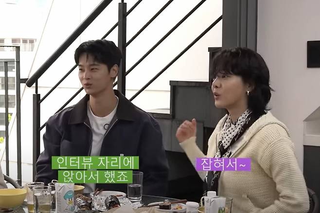 seol in-ah cha hak-yeon panic attack storyconversation-Asian-indoor-table.