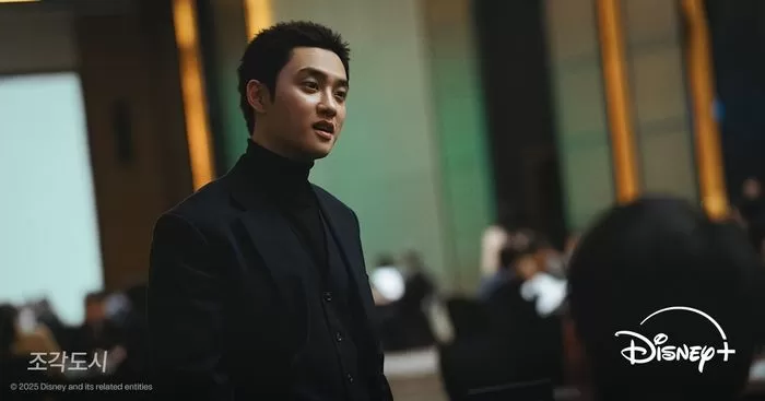 disney plus korea 2025 content lineupman-turtleneck-suit-DisneyPlus.