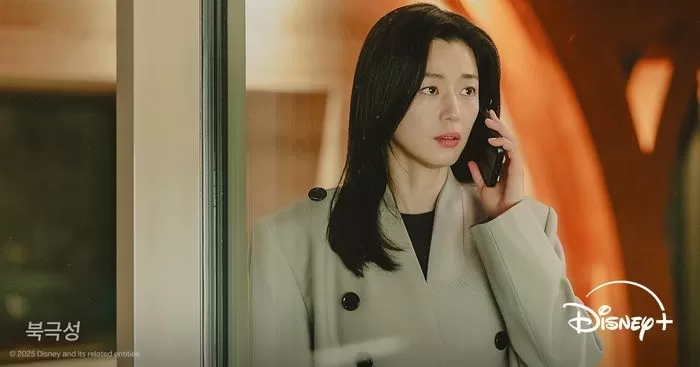 disney plus korea 2025 content lineupwoman-phone-serious-blazer.