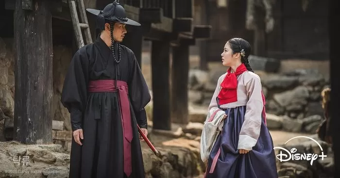 disney plus korea 2025 content lineupKorean-Hanbok-Traditional-Couple.