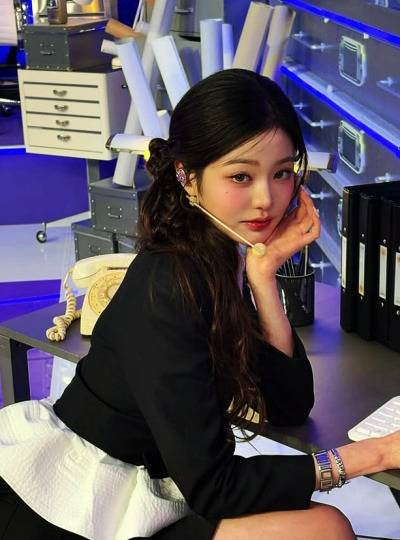 Jang Wonyoung campus fashion 4