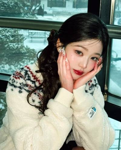 Jang Wonyoung campus fashion 1