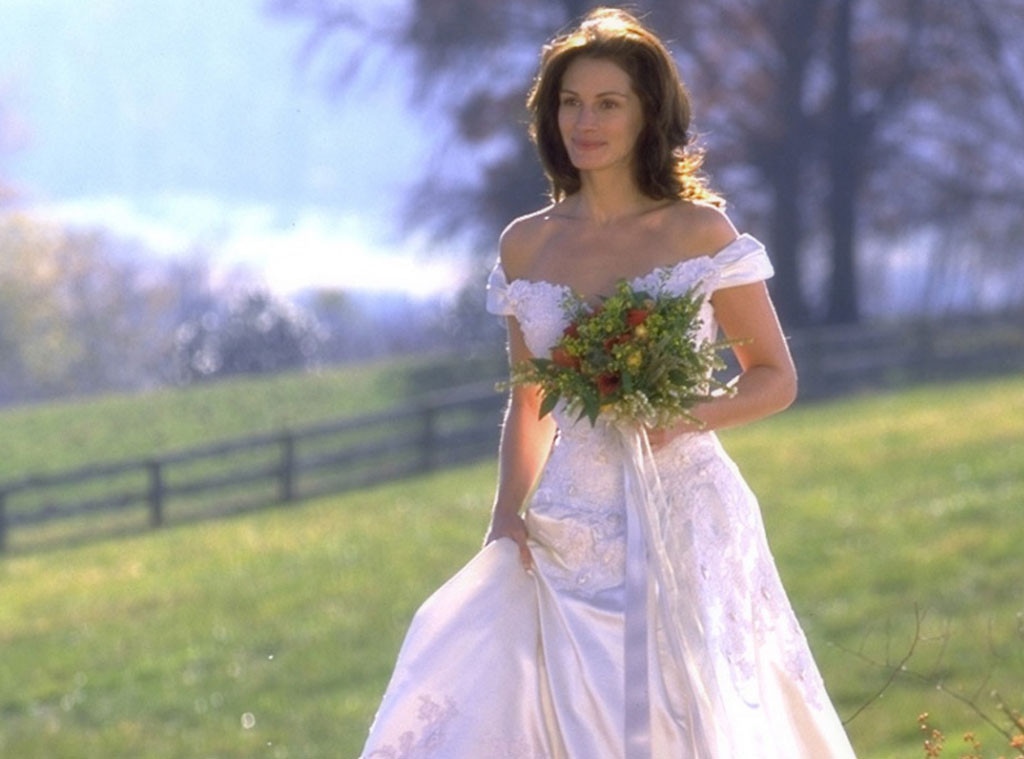 most beautiful movie bridesJuliaRoberts-WeddingDress-Bouquet-Outdoor.
