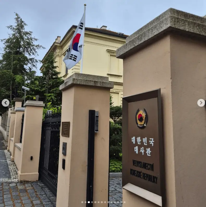 kim ji-soo overseas voteSouthKorea-embassy-flag-building.