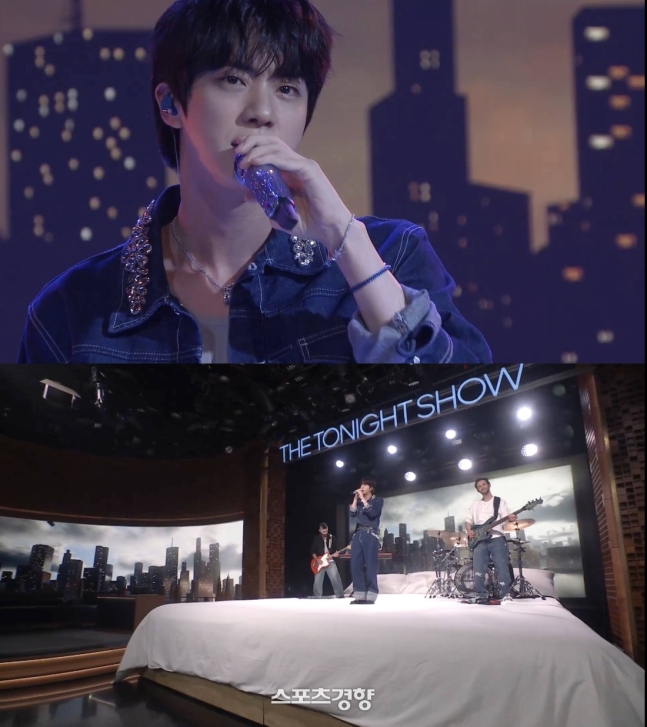 bts jin reunionJin-Singing-TonightShow-Performance.
