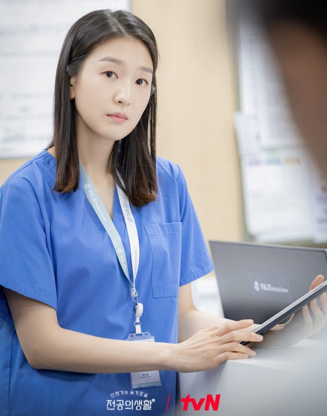 kim hye-in resident playbook marriagenurse-tablet-uniform-hospital.