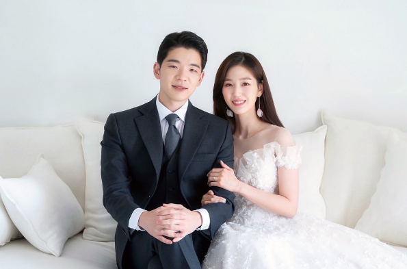 kim hye-in resident playbook marriageWedding-Couch-Suit-Dress.