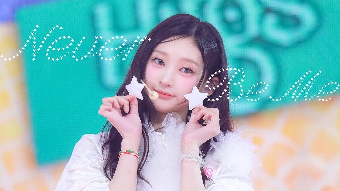 hitgs hyerin rei karina comparisonwoman-holdingStars-stage-outfit.