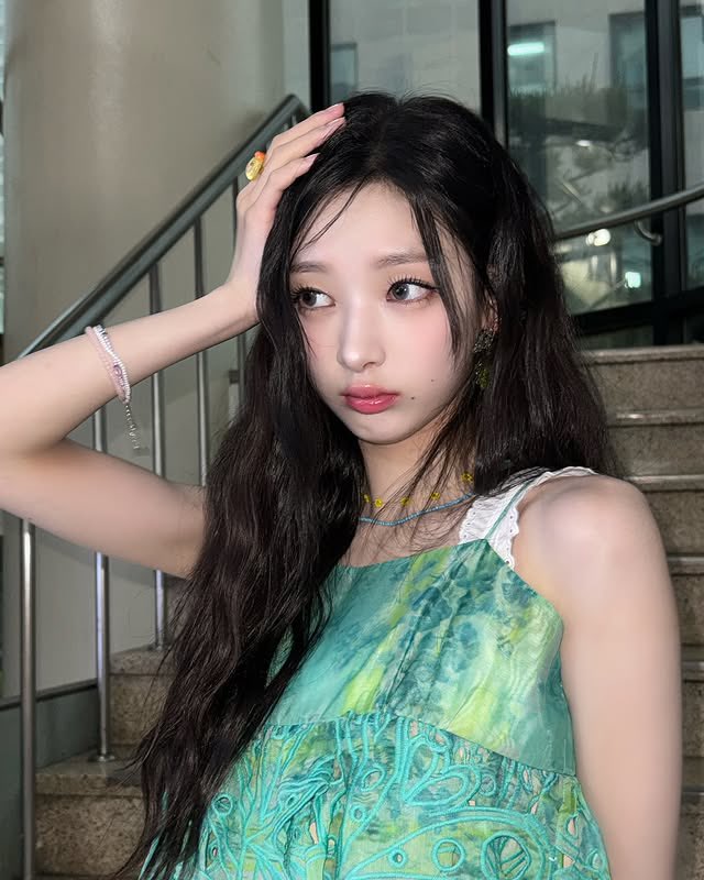 hitgs hyerin rei karina comparisonportrait-woman-dress-hair.