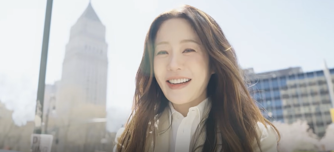 go hyun-jung death rumorswoman-city-smiling-daylight.