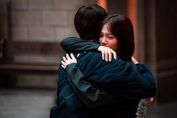 the devil’s plan death room season 2 mixed reviewsEmbrace-Crying-Comfort-Support.