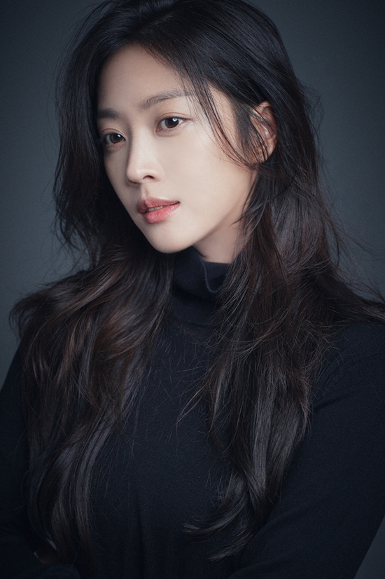 jo bo-ah dear hongrang interviewportrait-woman-longhair-turtleneck.