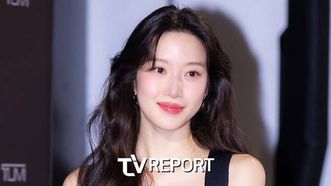 son heung-min dating rumorswoman-portrait-brunette-makeup.