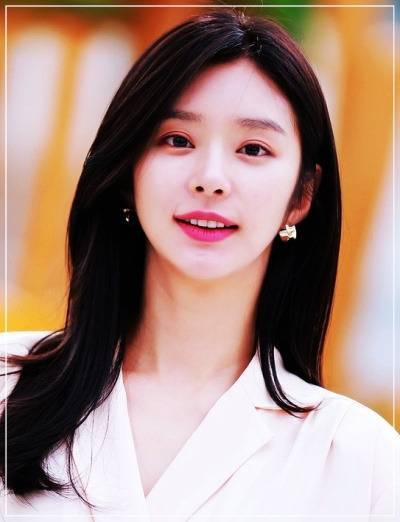 lee joo-bin girl group traineewoman-portrait-blackhair-earrings.