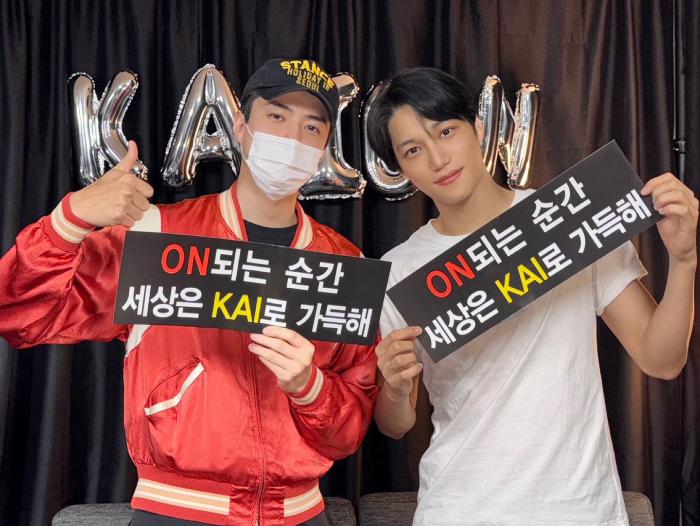exo kai solo concert supporttwo-men-sign-balloons-portrait.