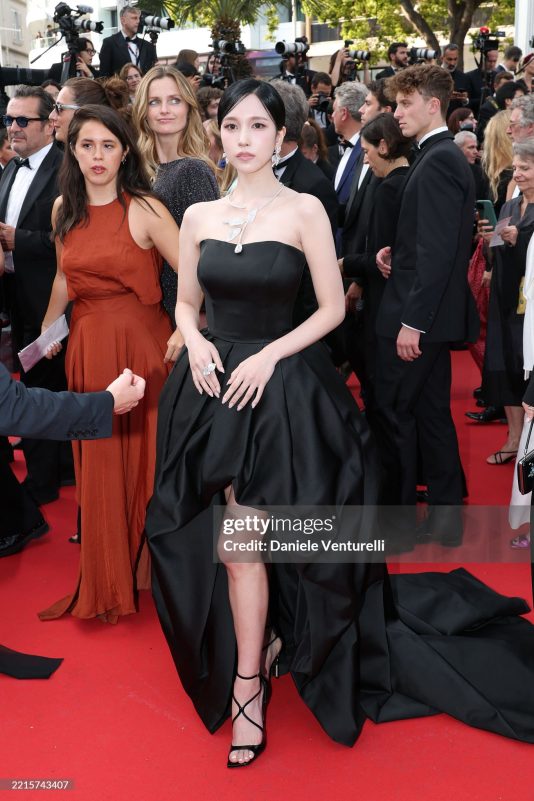 cannes-twice-mina-2025195-9