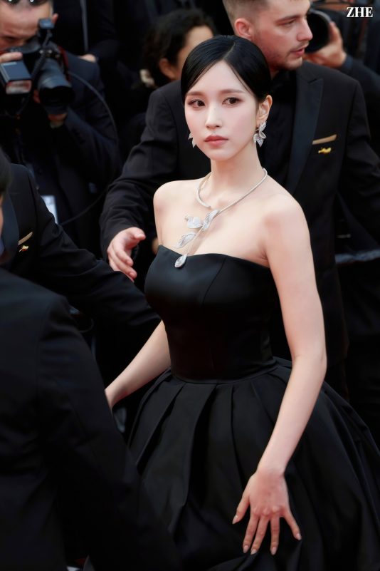 cannes-twice-mina-2025195-3