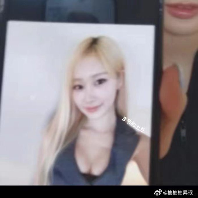 sm entertainment giselle photocard editingselfie-blonde-woman-mirror.