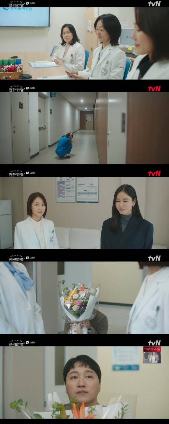 resident playbook finalehospital-doctors-flowers-hallway.