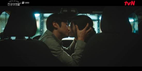 resident playbook finalekiss-car-romantic-love.