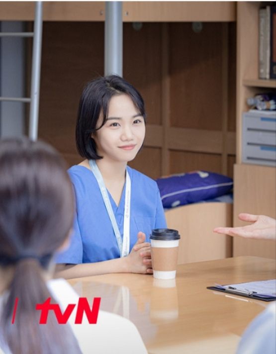 hong na-hyun resident playbooknurse-meeting-coffee-uniform.