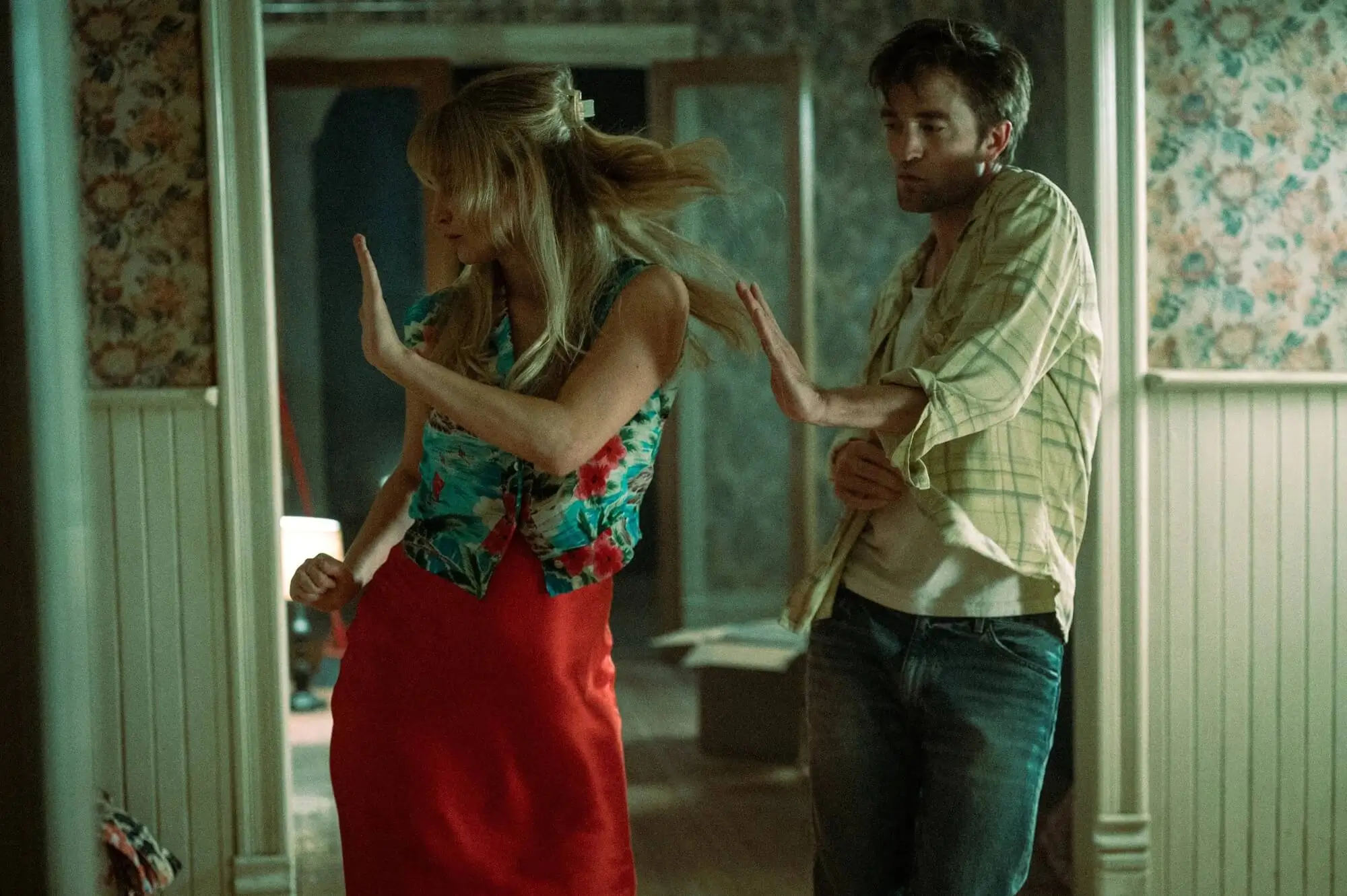 jennifer lawrence cannes 2025couple-quarrel-indoor-vintage.