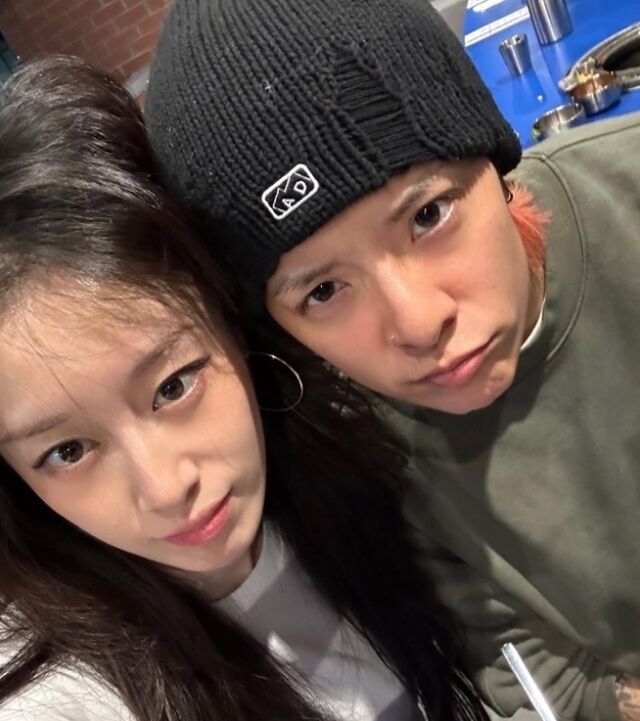 jiyeon amber reunionselfie-Korean-couple-beanie.
