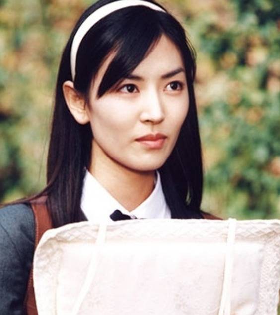 kim so yeon casting storywoman-headband-pillow-schooluniform.