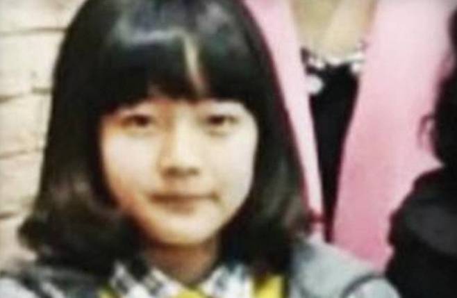shin eun-soo jyp trainee actressgirl-bangs-portrait-smile.