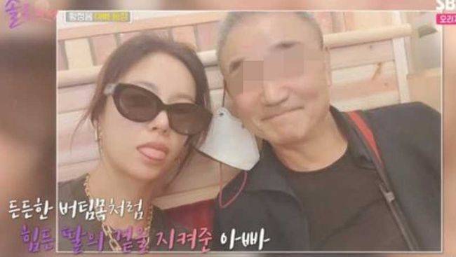 Hwang Jung-eum embezzlement scandalselfie-sunglasses-father-daughter.