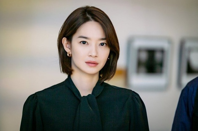 cha eun-woo ideal type shin min-ahportrait-woman-blouse-shortHair.