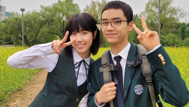 lee re actress educationStudents-Uniform-PeaceSign-Outdoors.