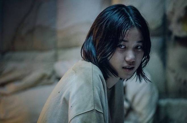 lee re actress educationwoman-intense-shoulder-hair.