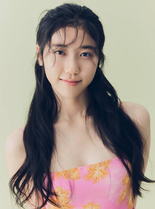 lee re actress educationportrait-woman-floral-pink.