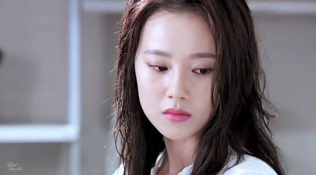 moon chae-won military visitwoman-looking_down-sad-makeup.