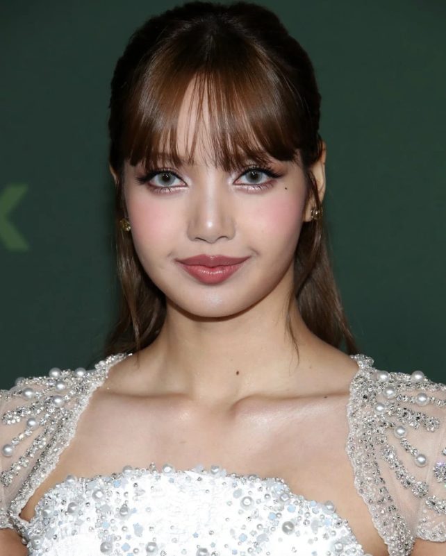 blackpink no makeupLisa-Portrait-Bangs-Formal.
