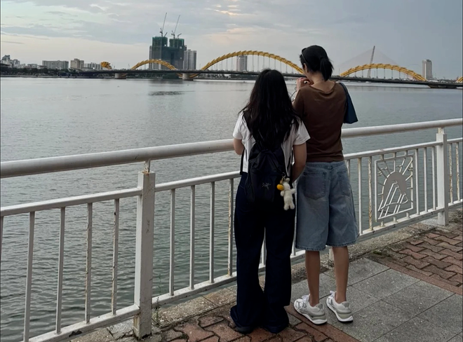 seo ye-ji da nang tripwomen-bridge-river-skyline.