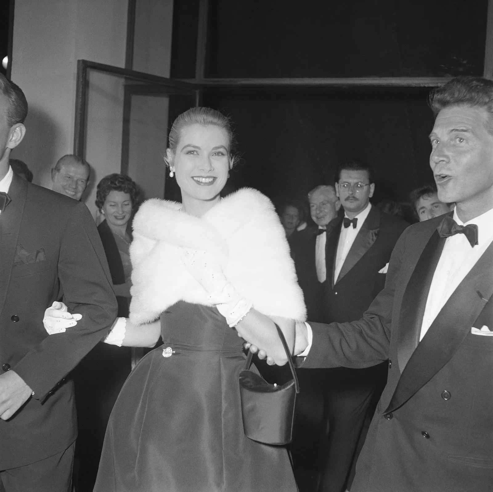 grace-kelly-most-beautiful-women-cannes-history