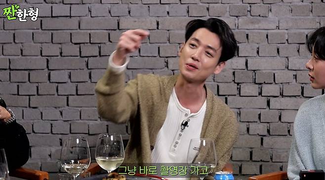 Jung Kyung-ho Hospital Playlist memoriesman-wine-brickwall-cardigan.