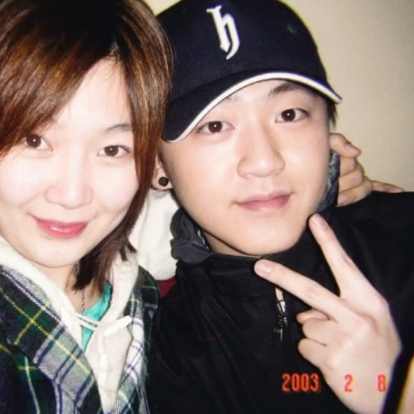M.C. The Max member passingselfie-couple-peaceSign-dateStamp.