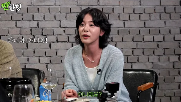 Seol In-ah relationship cheating adviceperson-indoor-brickwall-cardigan.
