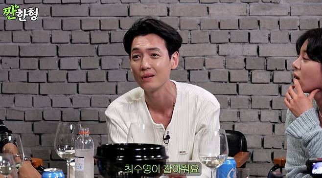 Jung Kyung-ho Sooyoung father relationshipindoor-brickwall-talking-wineglass.