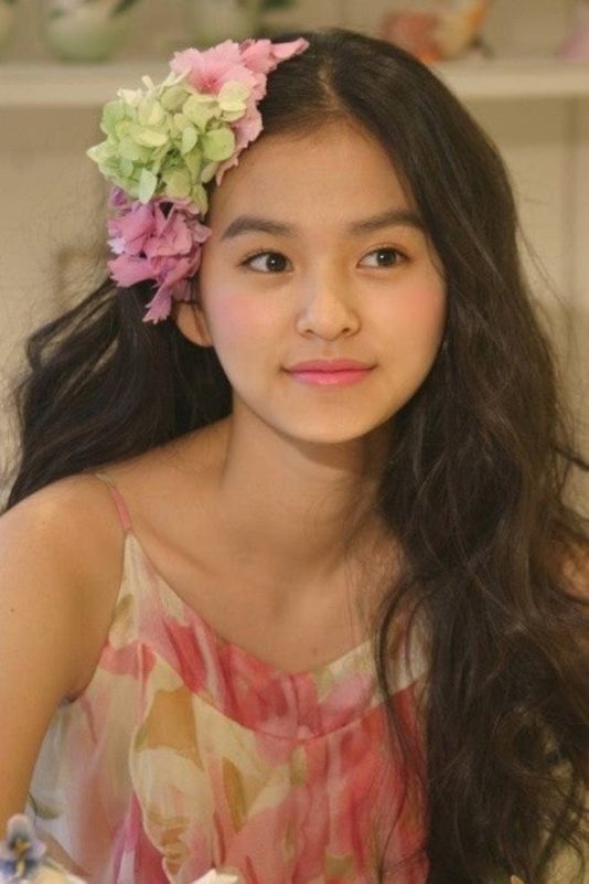 Kim Yoon-hye jaw surgery transformationgirl-flower-crown-dress-portrait.