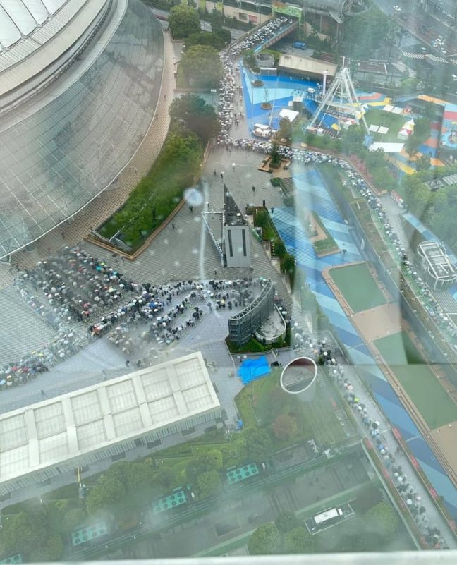 G-Dragon sold out Tokyo Dome 2025queue-event-umbrella-amusementPark.