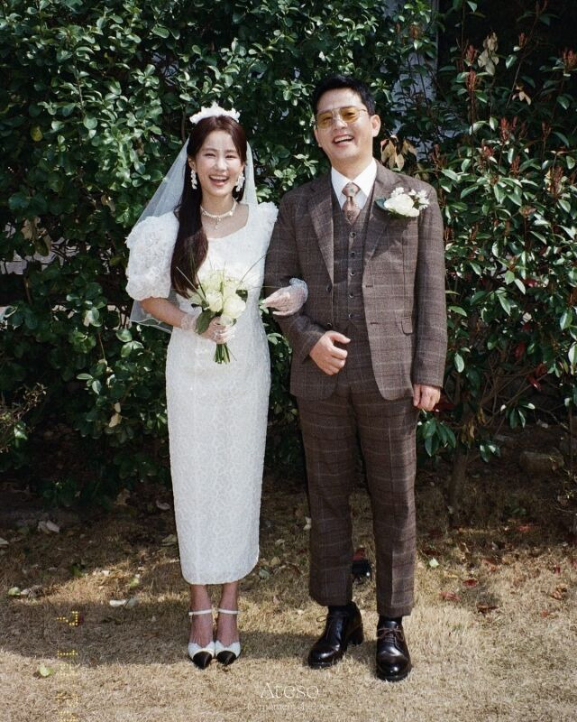 Kim Ji-min Kim Jun-ho wedding photoswedding-couple-retro-dress-suit.