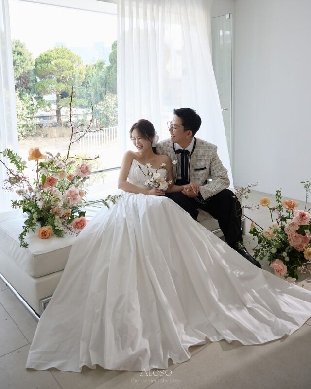 Kim Ji-min Kim Jun-ho wedding photoswedding-bride-groom-flowers-joy.