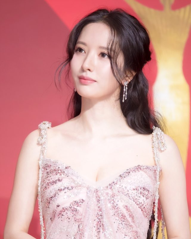 Kim Ji-yeon Go Youn-jung beauty styleactress-park-eun-bin-pink-dress-earrings.