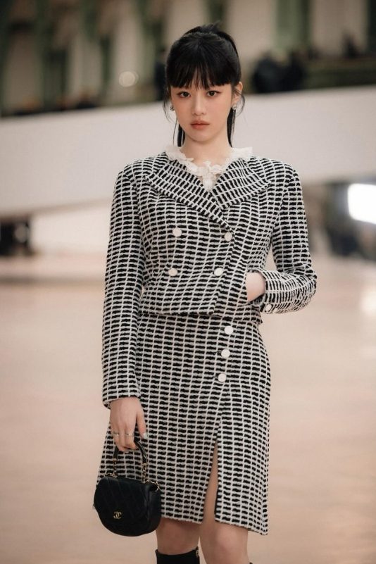 Kim Ji-yeon Go Youn-jung beauty stylewoman-tweed-suit-chanel-bag.