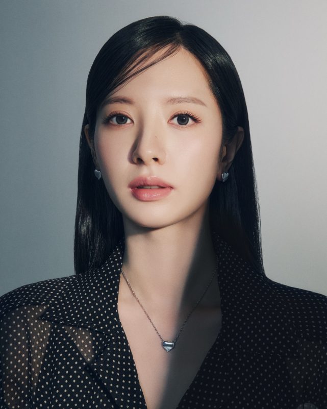 Kim Ji-yeon Go Youn-jung beauty stylefemale-portrait-korean-polkadot-jewelry.