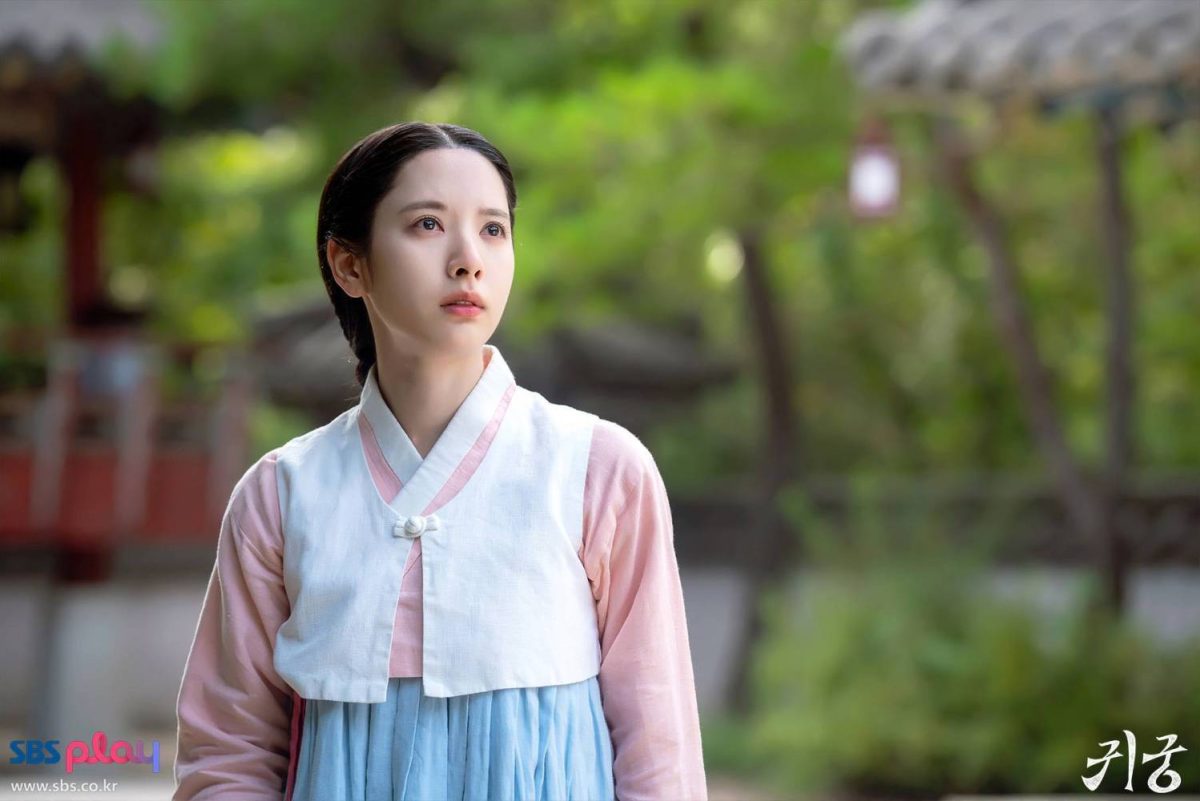 Kim Ji-yeon Go Youn-jung beauty stylekorean-woman-hanbok-historical-drama.